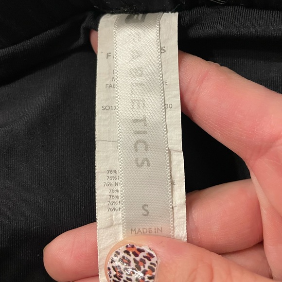 Fabletics running shorts - Picture 6 of 6
